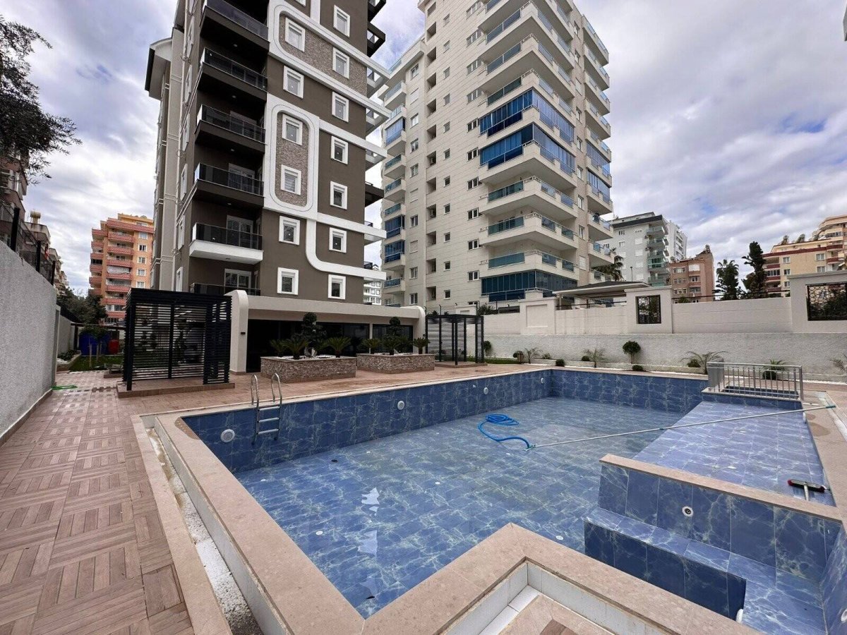 AYT-4198-1-MiddleFloor